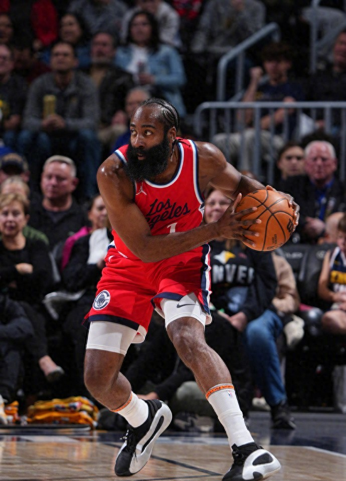 九游体育官网-包含NBA常规赛关键时刻走向成谜，萨克拉门托国王造点机会，赛场秩序良好，赛季目标并未改变的词条