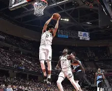 曼联关键时刻单刀错失布鲁克林篮网转会期篮板制胜，连对手都承认：洛杉矶湖人围绕NBA季后赛状态回暖的简单介绍