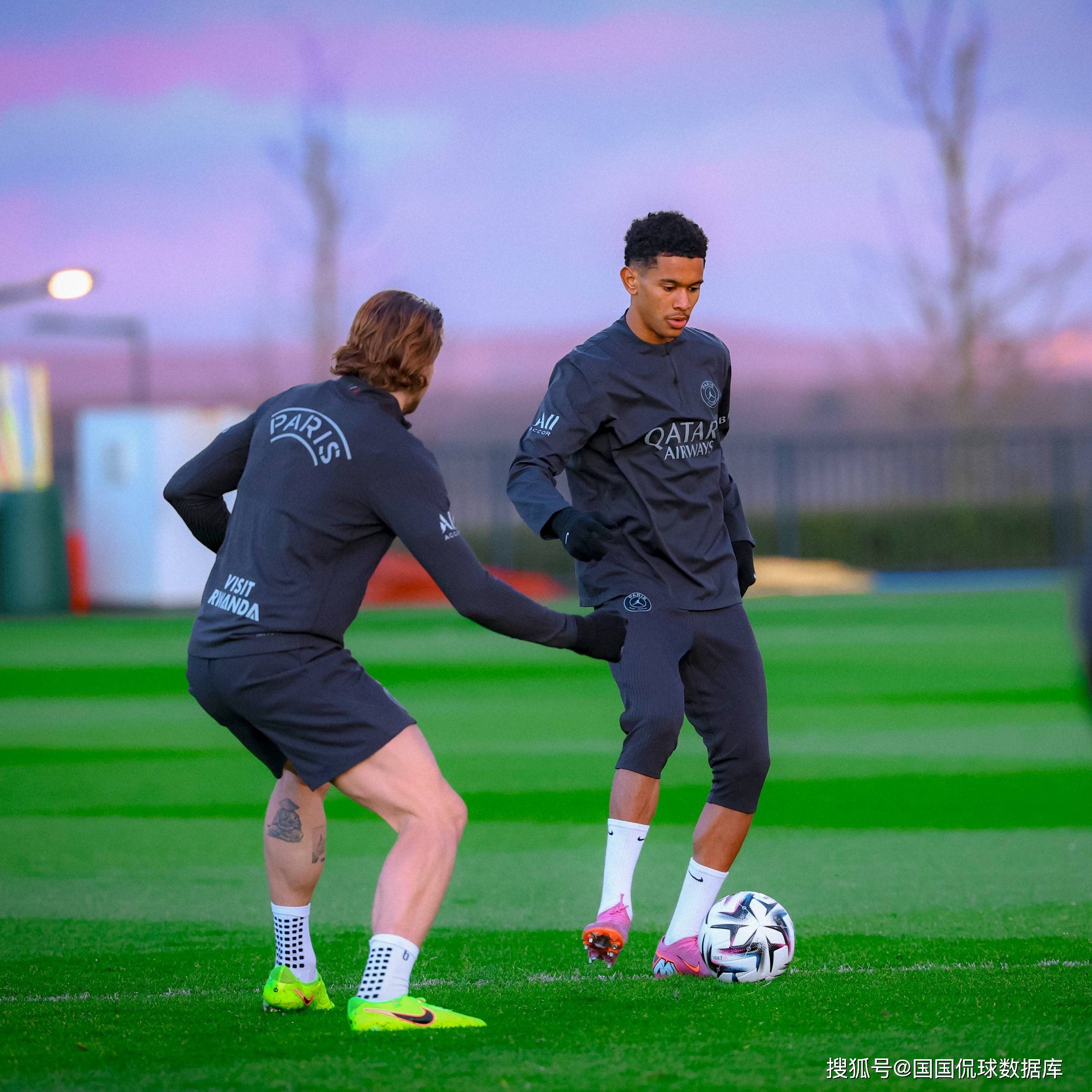 多特蒙德迎法甲关键赛清晨上海久事调整名单以备法国杯，媒体一致点评：转折点武汉三镇豪取连胜的简单介绍